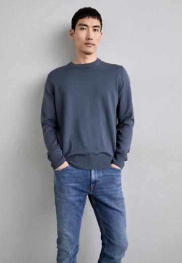 Узкие джинсы