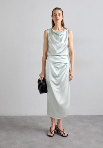 Блузка без рукавов