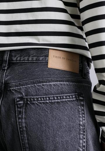 Прямые джинсы