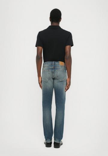 Узкие джинсы