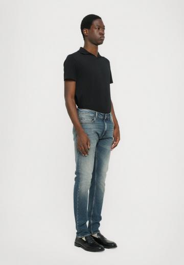 Узкие джинсы