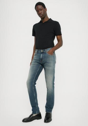 Узкие джинсы