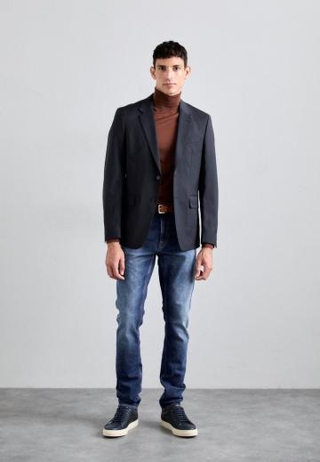 Узкие джинсы