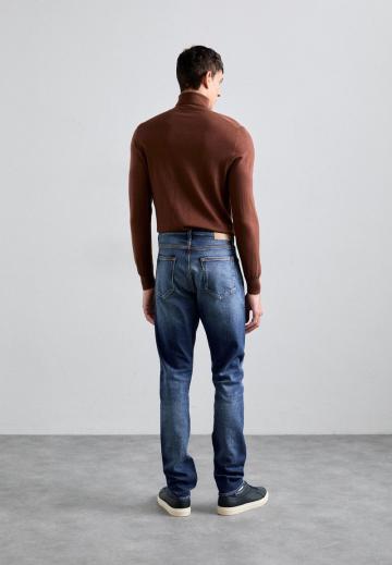 Узкие джинсы