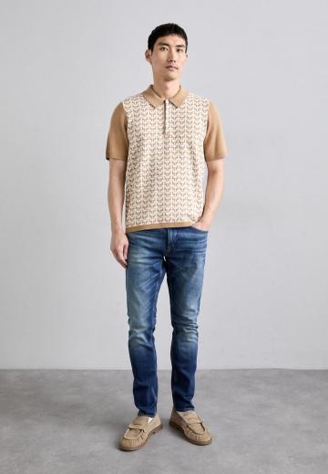 Узкие джинсы