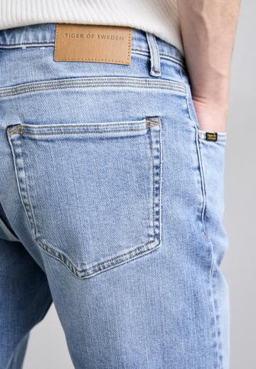 Узкие джинсы