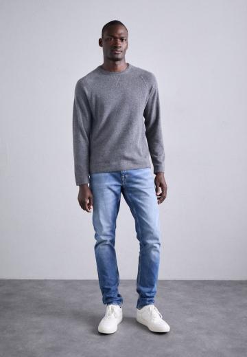 Узкие джинсы