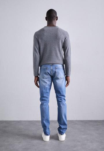 Узкие джинсы