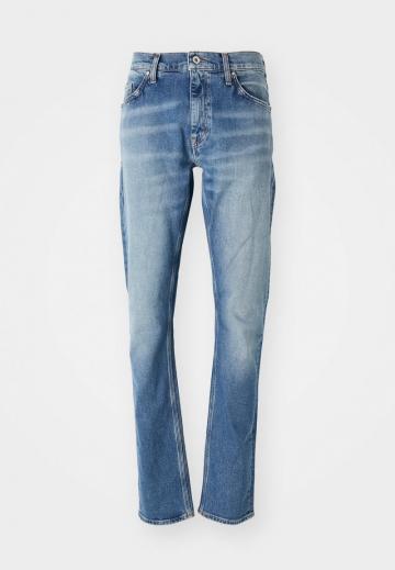 Узкие джинсы