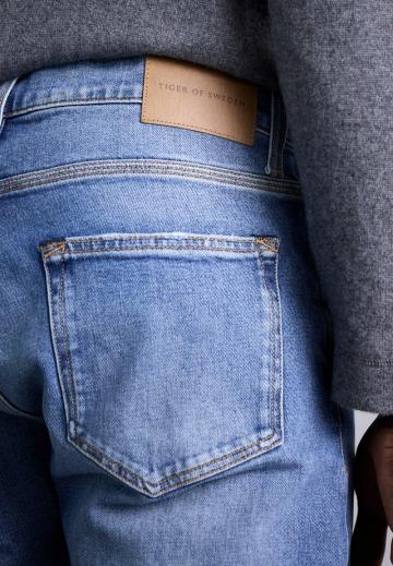 Узкие джинсы