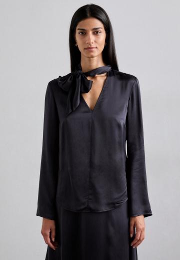 Атласная блузка