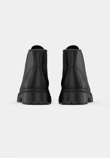 Ботинки на шнуровке