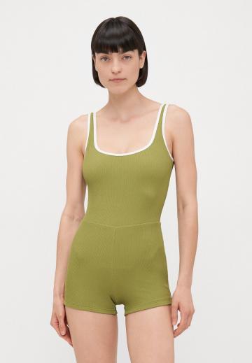 Слитный купальник