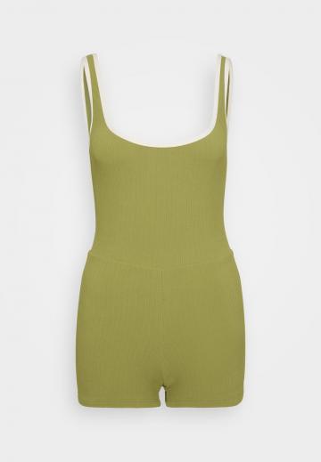 Слитный купальник