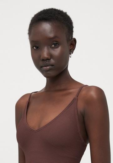 Слитный купальник