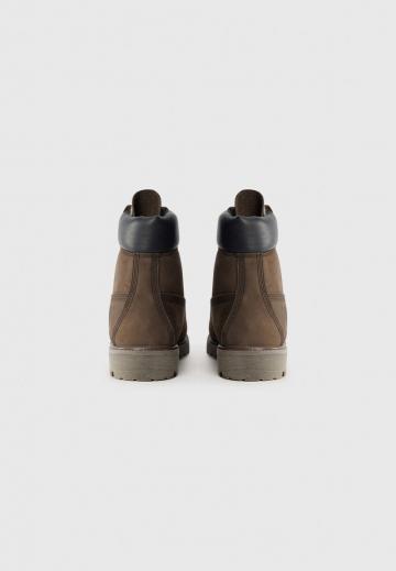 Ботинки на шнуровке