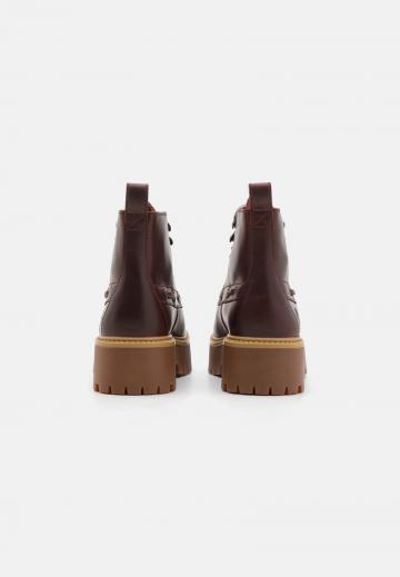 Ботинки на шнуровке