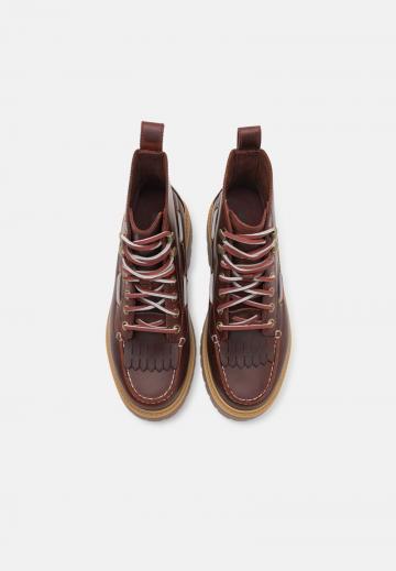 Ботинки на шнуровке