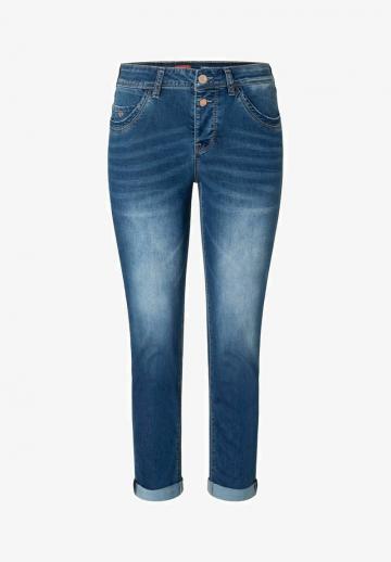 Короткие джинсы