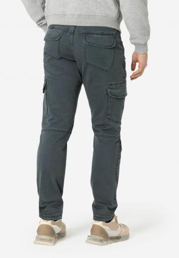 Брюки с накладными карманами