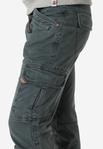 Брюки с накладными карманами