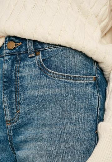 Прямые джинсы