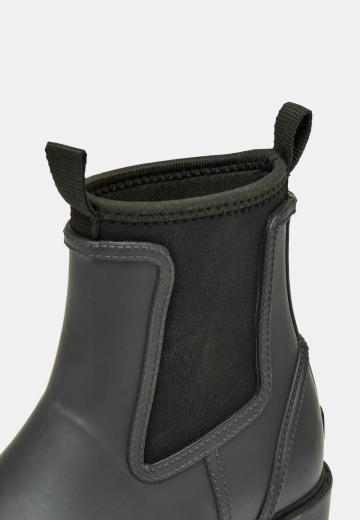 Резиновые сапоги