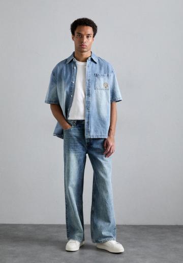 Прямые джинсы