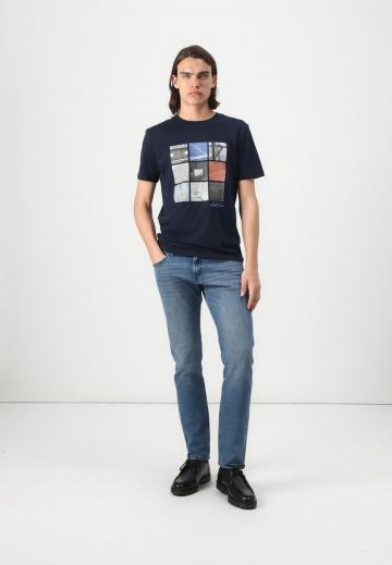 Прямые джинсы