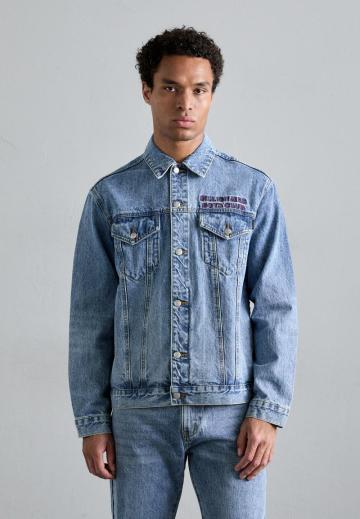 Джинсовая куртка