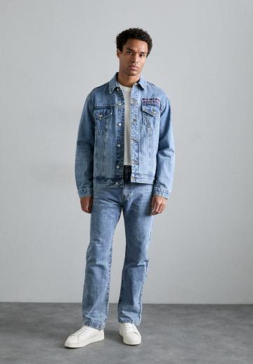 Джинсовая куртка