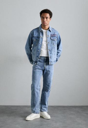 Прямые джинсы