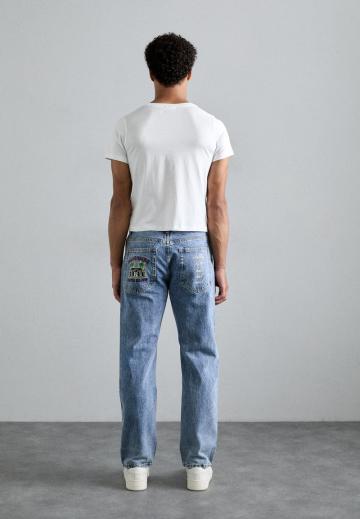 Прямые джинсы