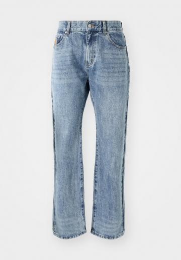 Прямые джинсы