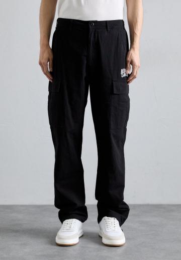 Брюки с накладными карманами