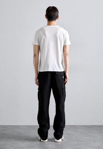 Брюки с накладными карманами