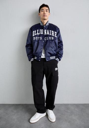 Брюки с накладными карманами