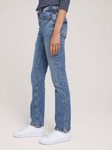 Узкие джинсы