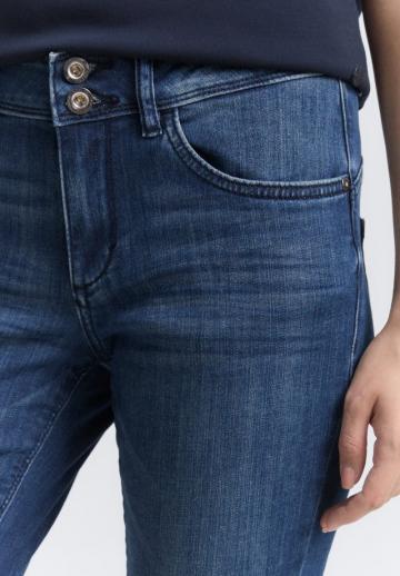 Узкие джинсы