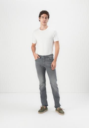 Узкие джинсы