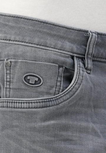 Узкие джинсы