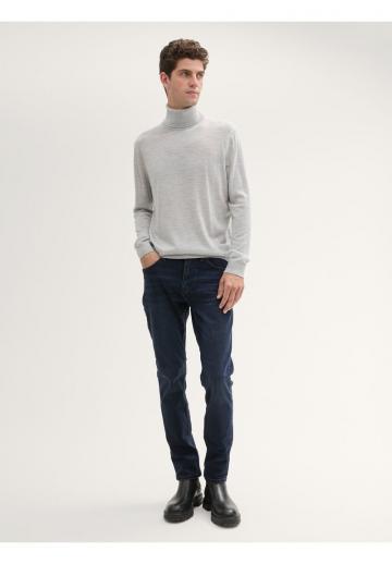 Узкие джинсы