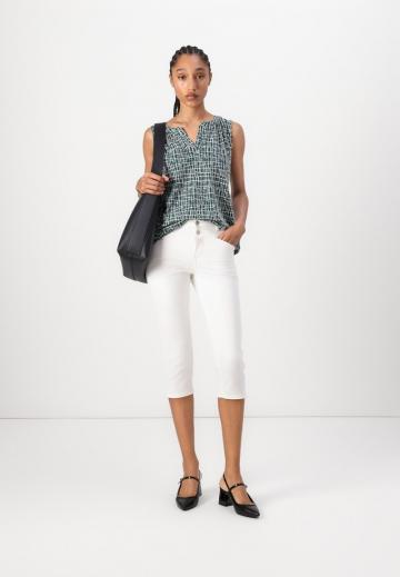 Короткие джинсы