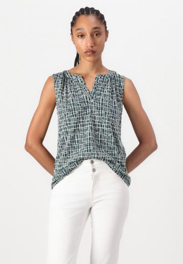 Короткие джинсы