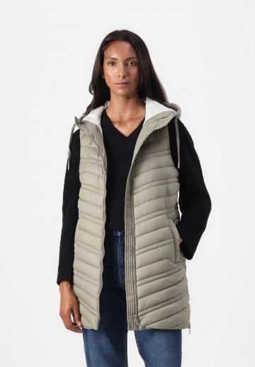 Длинный жилет