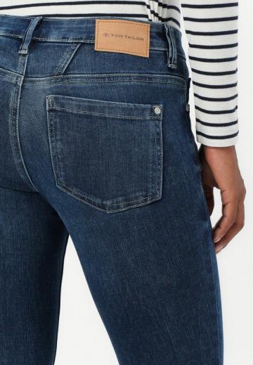 Узкие джинсы