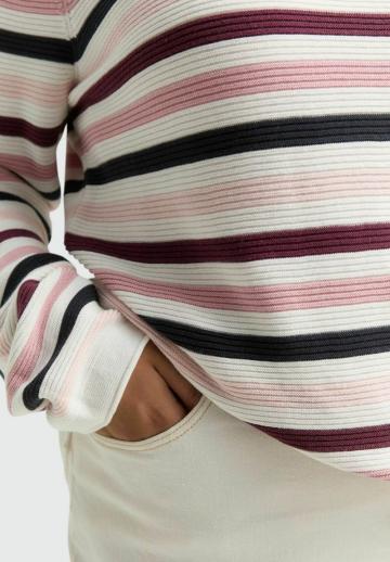 Пуловер в полоску