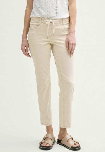 Короткие джинсы