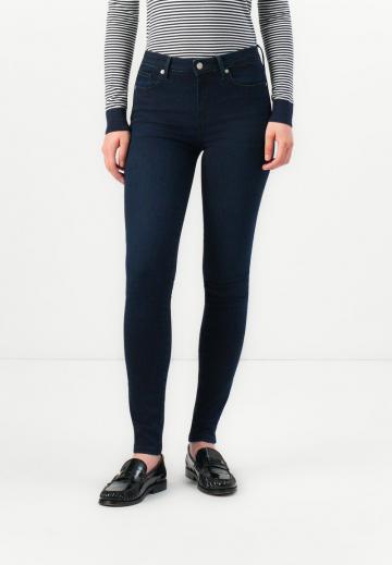 Узкие джинсы