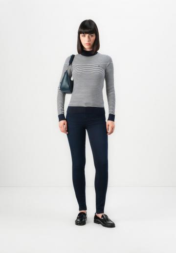 Узкие джинсы